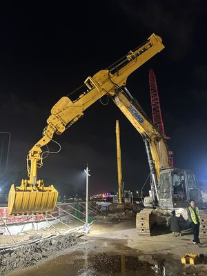 अनुकूलन योग्य खुदाई XE370 तीन चरण दूरबीन बांह BS900 सामग्री बाल्टी या पकड़ 37T ले जाने में अधिक कुशल